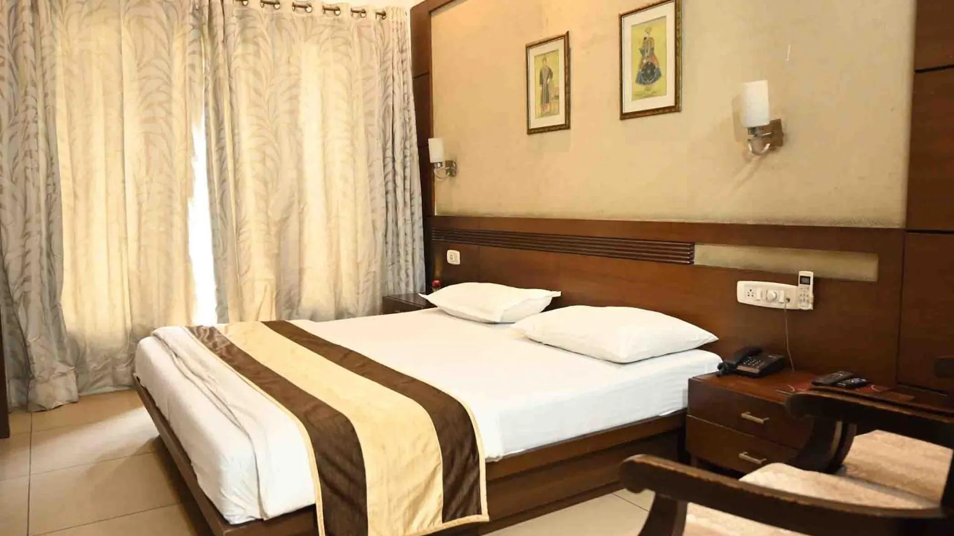 Phoenix Hospitality Гургаон Отель